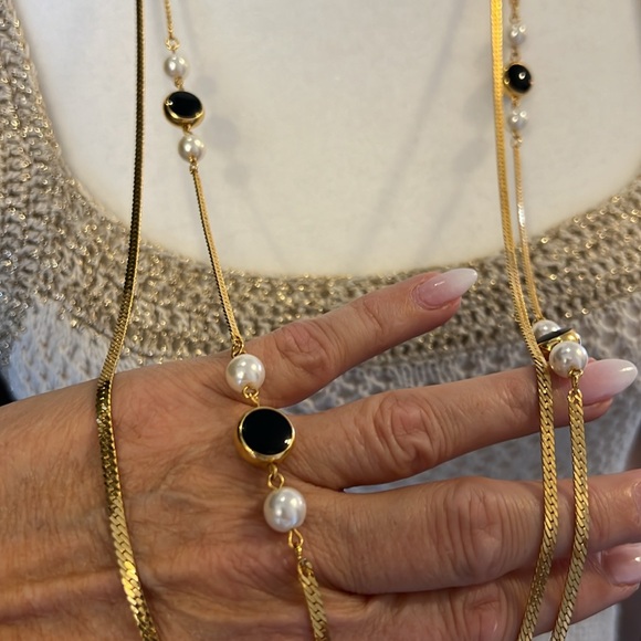 Beautiful Herringbone Double Chain, Pearls & Black Enamel Lobster Clasp Closure - Picture 5 of 5